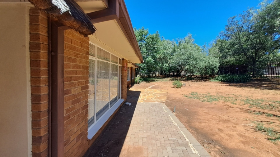 4 Bedroom Property for Sale in Pellissier Free State